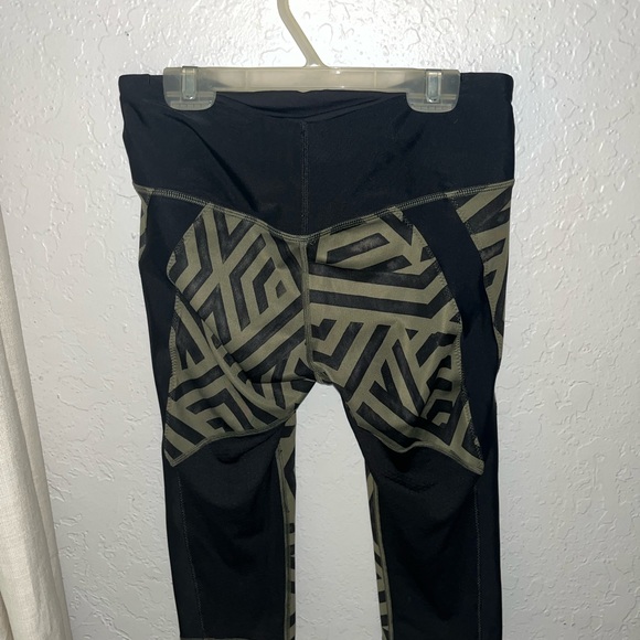 Lululemon capri - Picture 2 of 3